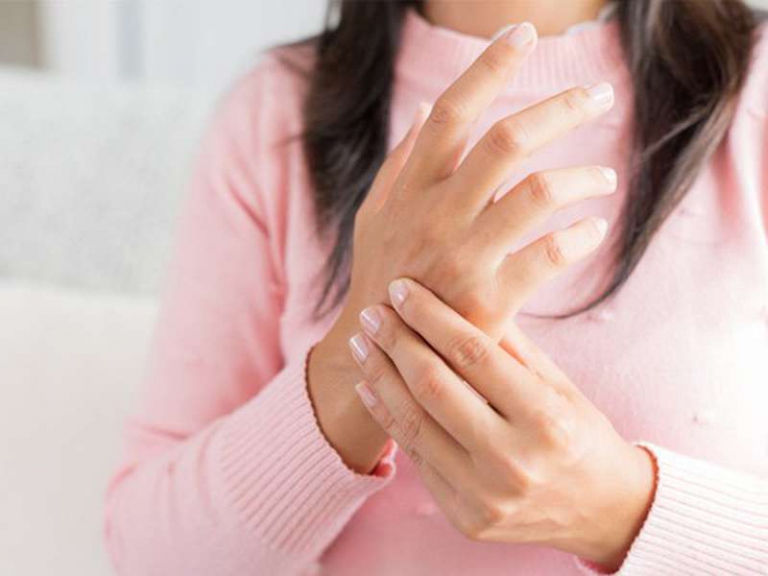 BỊ TÊ TAY CHÂN LÀ THIẾU CHẤT GÌ VÀ NÊN BỔ SUNG THẾ NÀO?